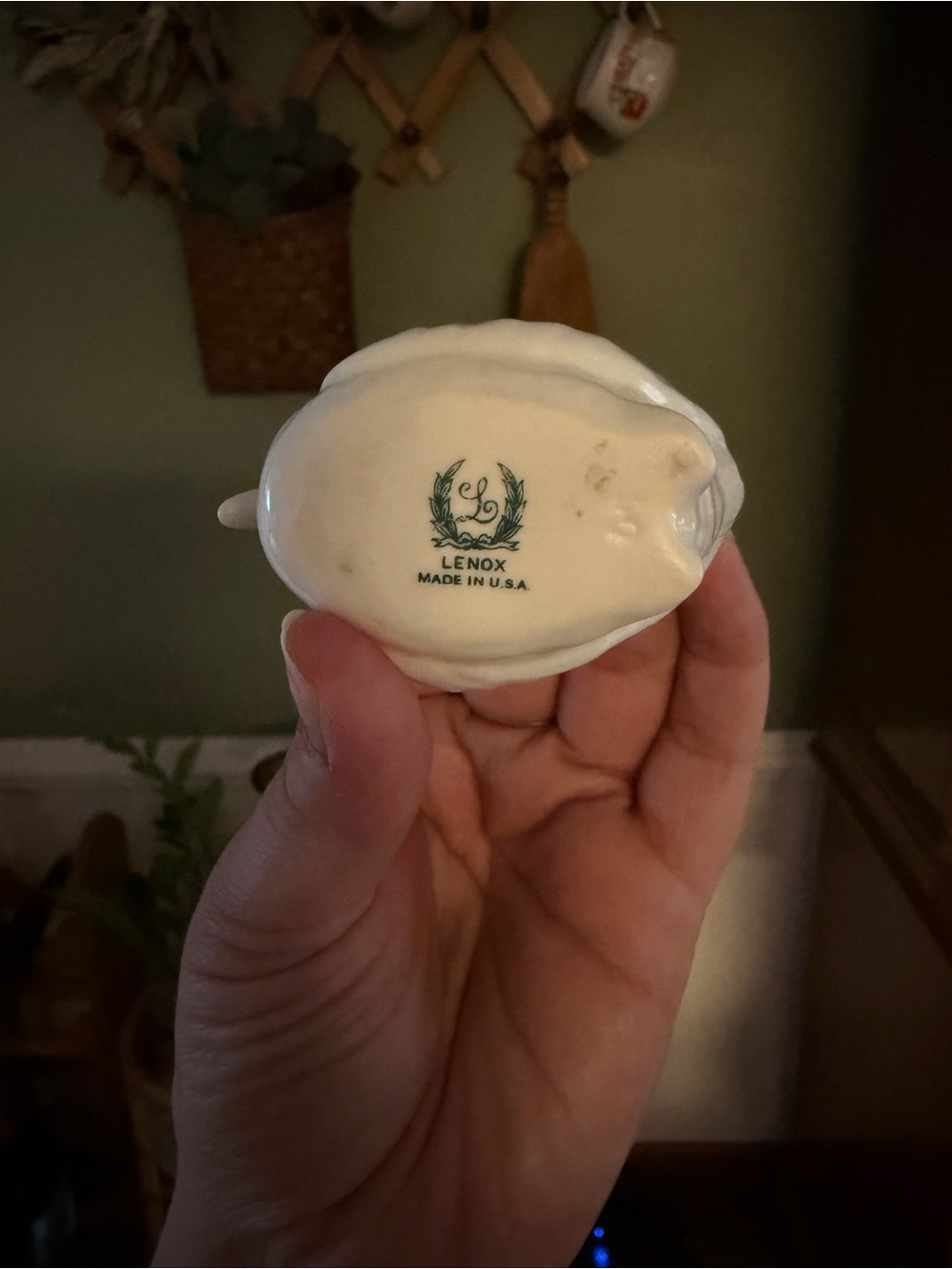 Lenox Swan Figurine with Gold Beak and Lenox Green Stamp Sawn! 🦢 - Picture 4 of 5